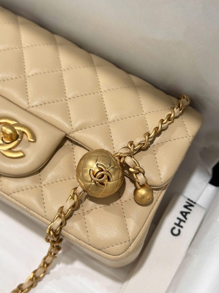 Túi Xách Chanel Classic Chuông Like Auth Màu Be Khoá Vàng 20cm (2)