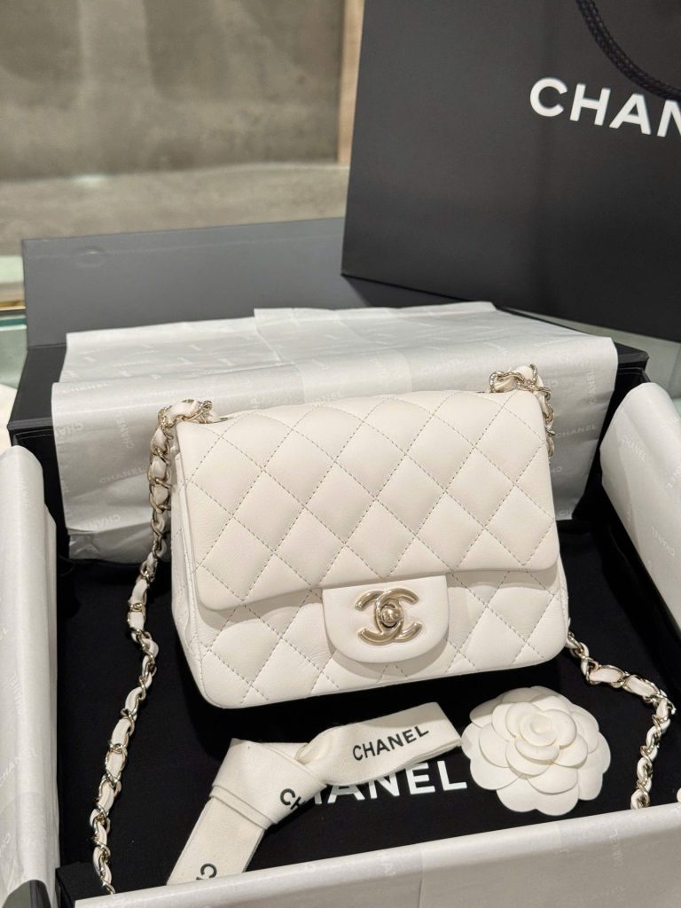 Túi Xách Chanel Classic Mini Siêu Cấp Nữ Màu Trắng Khoá Vàng 17cm (2)