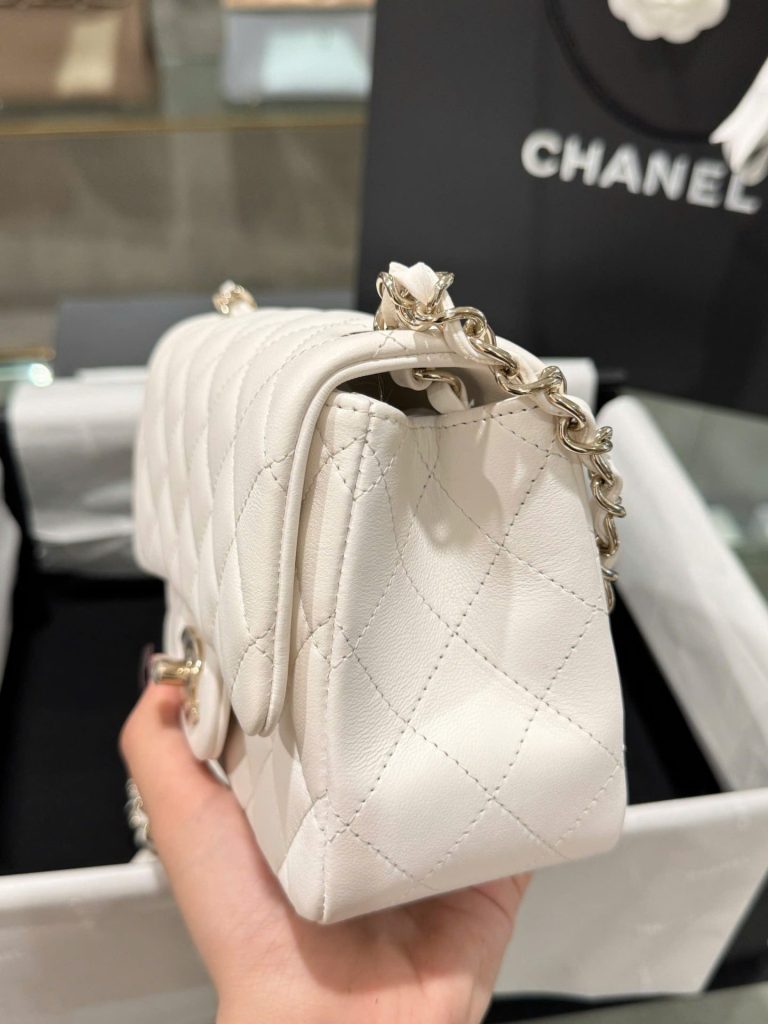 Túi Xách Chanel Classic Mini Siêu Cấp Nữ Màu Trắng Khoá Vàng 17cm (2)