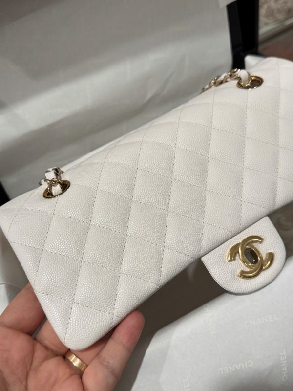 Túi Xách Chanel Classic Nữ Màu Trắng Khoá Vàng Rep 11 Cao Cấp 25cm (2)