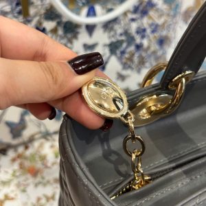 Túi Xách Dior Lady Nữ Màu Xám Da Cừu Replica 11 Cao Cấp 24cm (2)