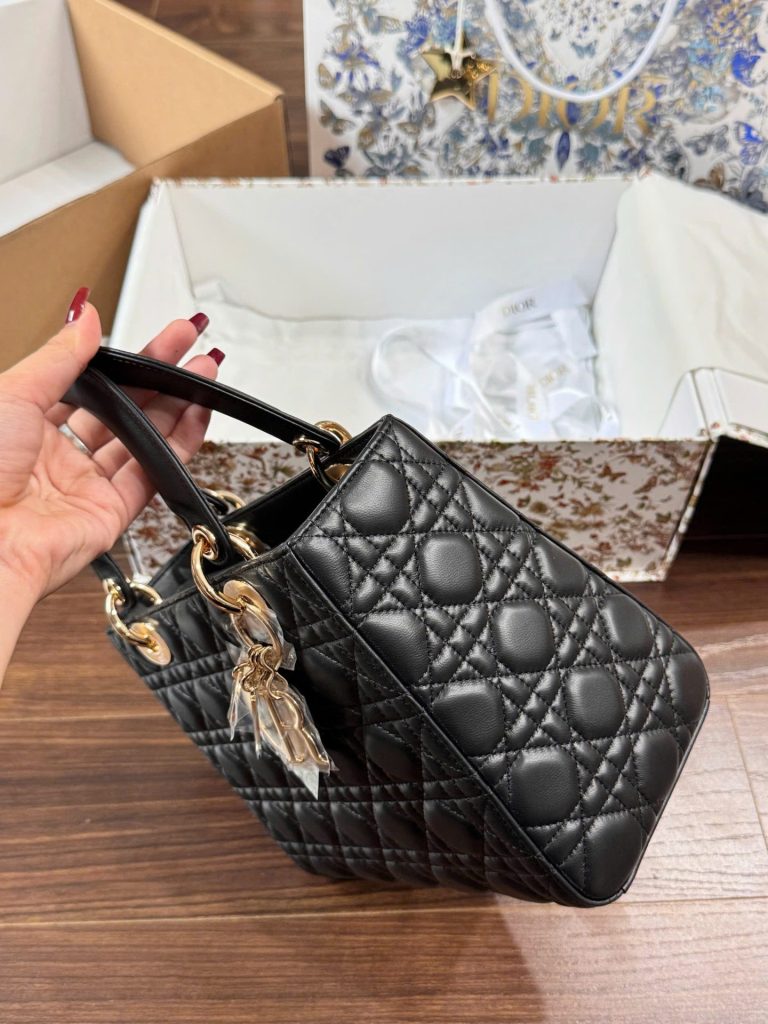 Túi Xách Dior Lady Replica 11 Cao Cấp Nữ Màu Đen Da Cừu 24cm (2)