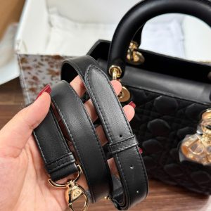 Túi Xách Dior Lady Replica 11 Cao Cấp Nữ Màu Đen Da Cừu 24cm (2)