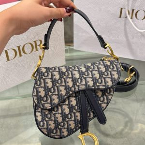 Túi Xách Dior Saddle Siêu Cấp Hoạ Tiết Dior Khoá Vàng 21x18x5cm (2)