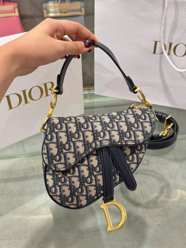 Túi Xách Dior Saddle Siêu Cấp Hoạ Tiết Dior Khoá Vàng 21x18x5cm (2)