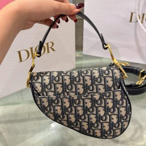 Túi Xách Dior Saddle Siêu Cấp Hoạ Tiết Dior Khoá Vàng 21x18x5cm (2)