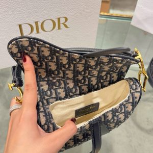 Túi Xách Dior Saddle Siêu Cấp Hoạ Tiết Dior Khoá Vàng 21x18x5cm (2)