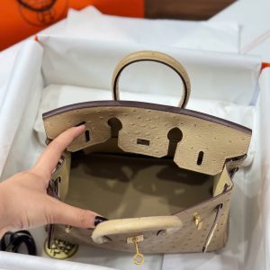 Túi Xách Hermes Birkin Cận Auth Da Đà Điểu Màu Be Khoá Vàng 25cm (2)