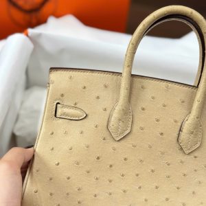 Túi Xách Hermes Birkin Cận Auth Da Đà Điểu Màu Be Khoá Vàng 25cm (2)