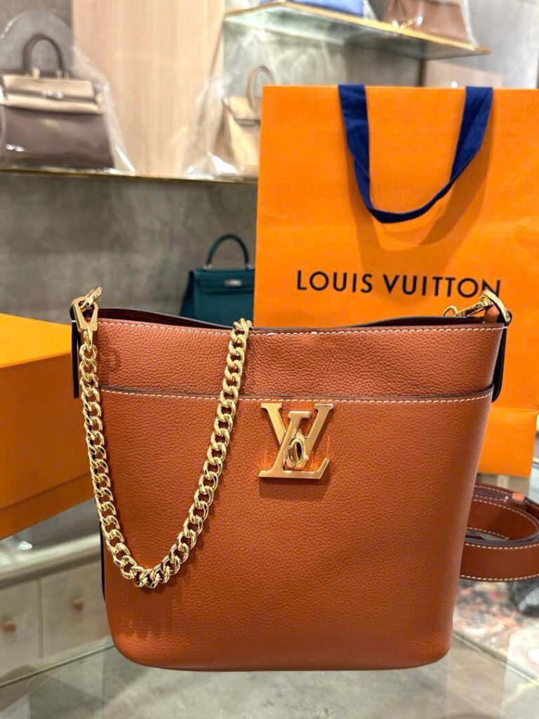 Túi Xách Louis Vuitton LV Lock And Walk Siêu Cấp Nữ Màu Nâu 20cm (2)