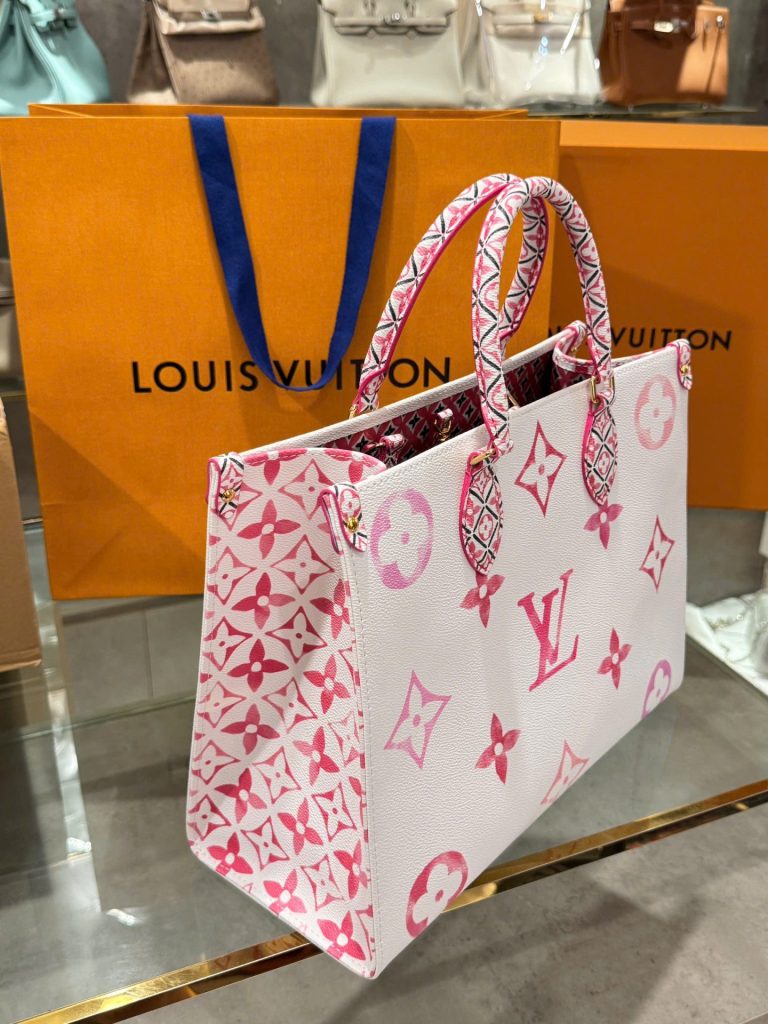 Túi Xách Louis Vuitton LV OnTheGo Hoạ Tiết Monogram Màu Hồng 35cm (2)