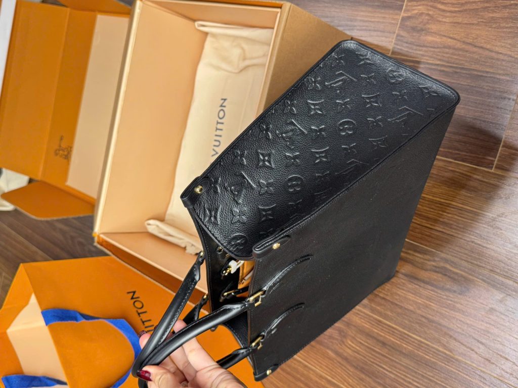 Túi Xách Louis Vuitton LV OnTheGo Siêu Cấp Nữ Màu Đen 35cm (2)