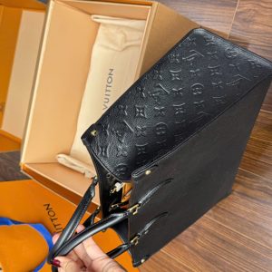 Túi Xách Louis Vuitton LV OnTheGo Siêu Cấp Nữ Màu Đen 35cm (2)