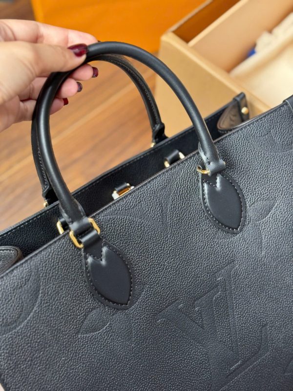 Túi Xách Louis Vuitton LV OnTheGo Siêu Cấp Nữ Màu Đen 35cm (2)