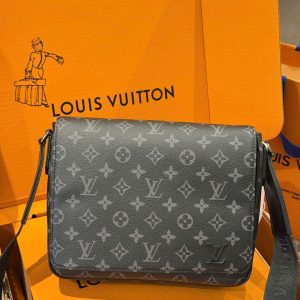 Túi Xách Nam Đeo Chéo Louis Vuitton Hoạ Tiết Monogram 26x20x7cm (2)