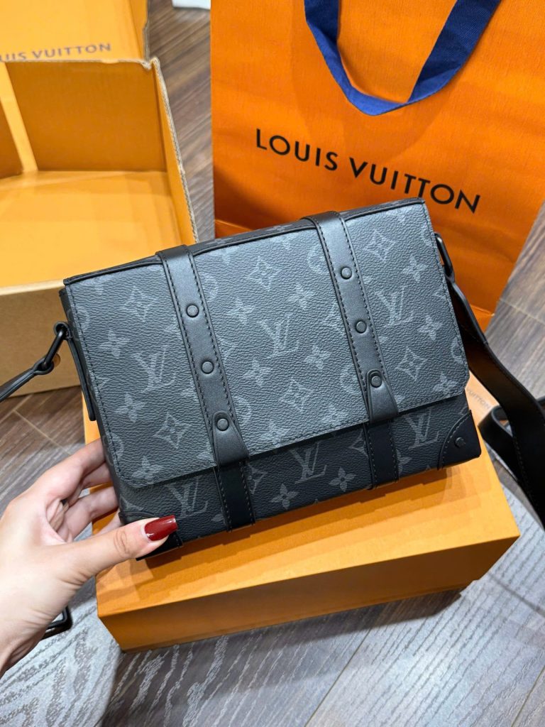 Túi Xách Nam Louis Vuitton LV Eclipse Siêu Cấp Hoạ Tiết Monogram Màu Xám 24x18x5 (2)