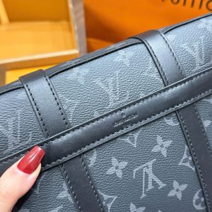 Túi Xách Nam Louis Vuitton LV Eclipse Siêu Cấp Hoạ Tiết Monogram Màu Xám 24x18x5 (2)