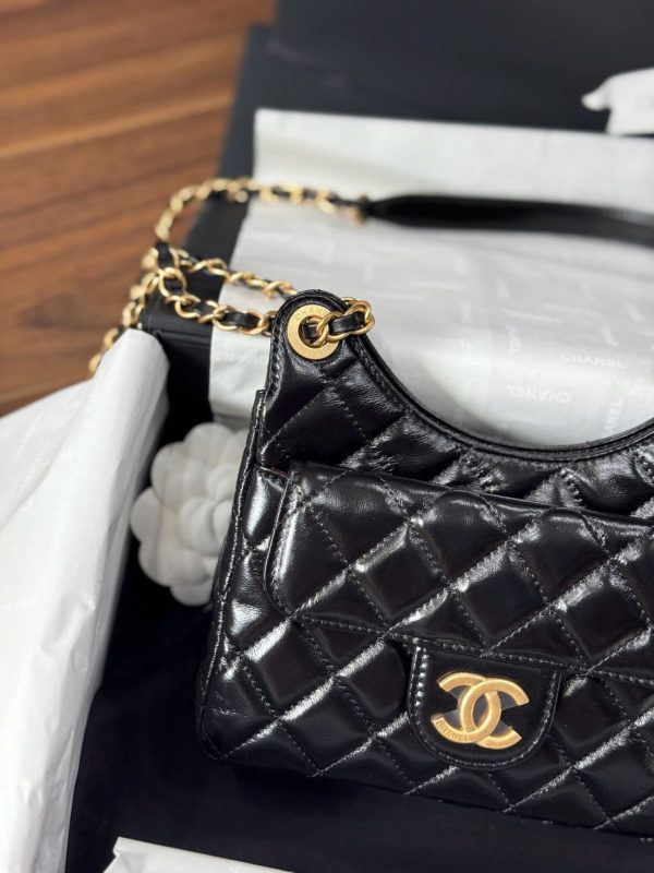 Túi Xách Nữ Chanel Small Hobo Like Auth Màu Đen Bóng 17x19x6cm (2)