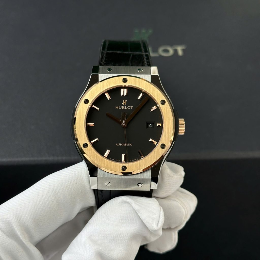 Đồng Hồ Hublot Classic Fusion Rep 11 Mặt Đen Viền Vàng King Gold 42mm (2)