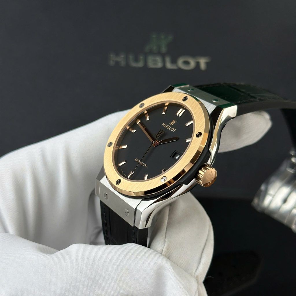 Đồng Hồ Hublot Classic Fusion Rep 11 Mặt Đen Viền Vàng King Gold 42mm (2)