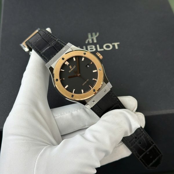 Đồng Hồ Hublot Classic Fusion Rep 11 Mặt Đen Viền Vàng King Gold 42mm (2)