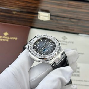 Đồng Hồ Patek Philippe Nautilus 5722 Replica 11 Mặt Xanh Đính Đá Baguette PPF Factory 40mm (2)