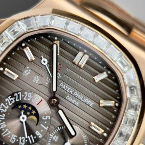 Đồng Hồ Patek Philippe Nautilus 5724R Mặt Xám Replica 11 Bọc Vàng Đính Kim Cương Moissanite Baguette PPF 40mm (2)