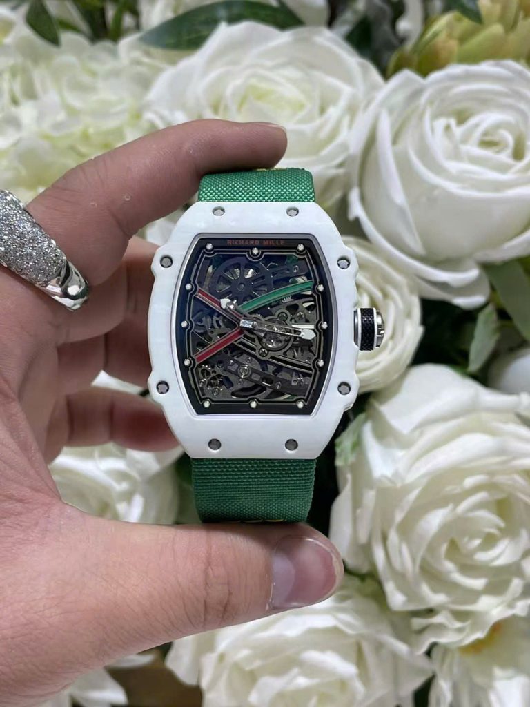 Đồng Hồ Richard Mille RM67-02 Vỏ Carbon Màu Trắng Tinh Chỉnh Siêu Nhẹ Trọng Lượng 37 Grams 38.7×47 (2)