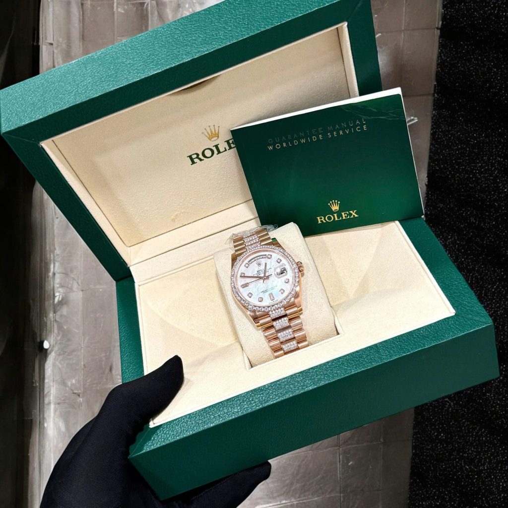 Đồng Hồ Rolex Day-Date Chế Tác Bọc Vàng Đính Kim Cương Moissanite Hong Kong 36mm (2)