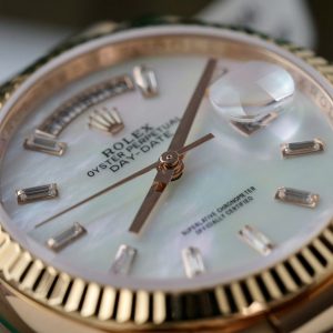 Đồng Hồ Rolex Day-Date Chế Tác Bọc Vàng Thật Mặt Khảm Xà Cừ Cọc Số Đá Baguette 36mm (2)