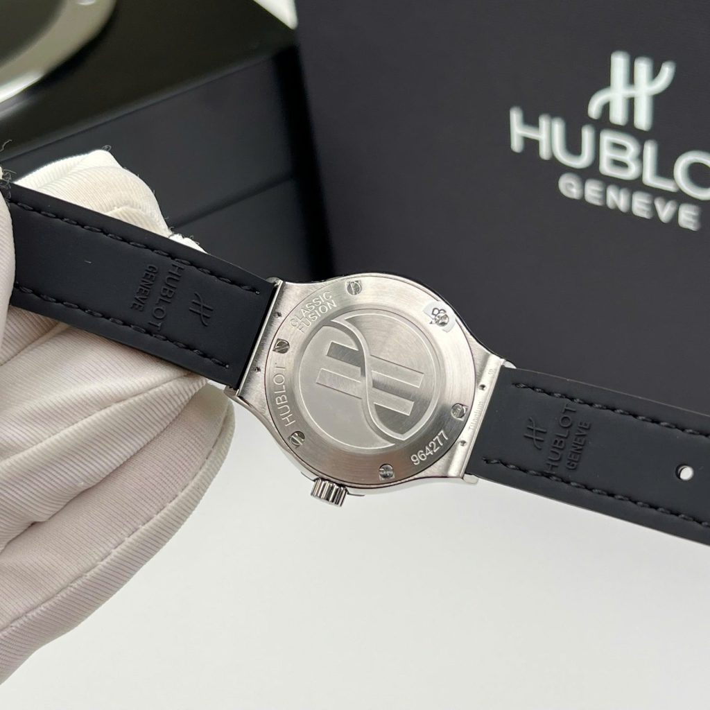 Đồng Hồ Hublot Classic Fusion Titanium Rep 11 Màu Đen Đính Kim Cương Moissanite 33mm (2)