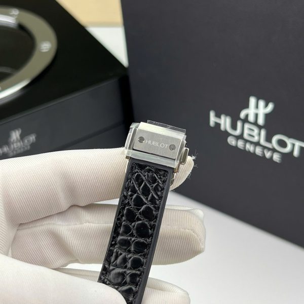 Đồng Hồ Hublot Classic Fusion Titanium Rep 11 Màu Đen Đính Kim Cương Moissanite 33mm (2)