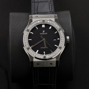 Đồng Hồ Hublot Classic Fusion Titanium Replica 11 Mặt Đen Viền Đính Kim Cương Moissanite 42mm (2)