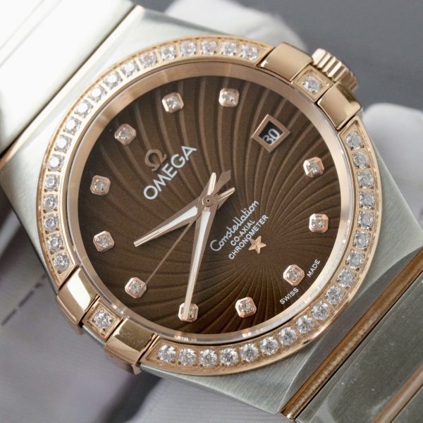 Đồng Hồ Omega Constellation Co-Axial Fake 11 Demi Vàng Hồng Mặt Nâu 38mm (2)