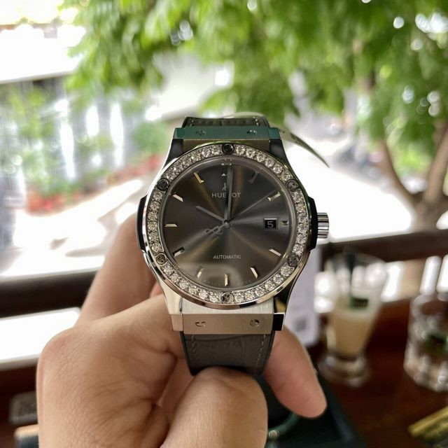 TOP 5 Đồng Hồ Hublot Kim Cương Bán Chạy Hàng Đầu Tại King Replica (4)