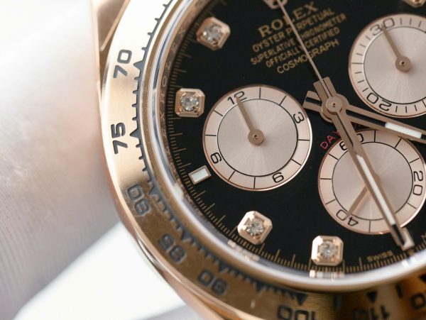 Đồng Hồ Rolex Daytona 126505 Replica 11 Mạ Vàng Hồng Mặt Đen 40mm (2)