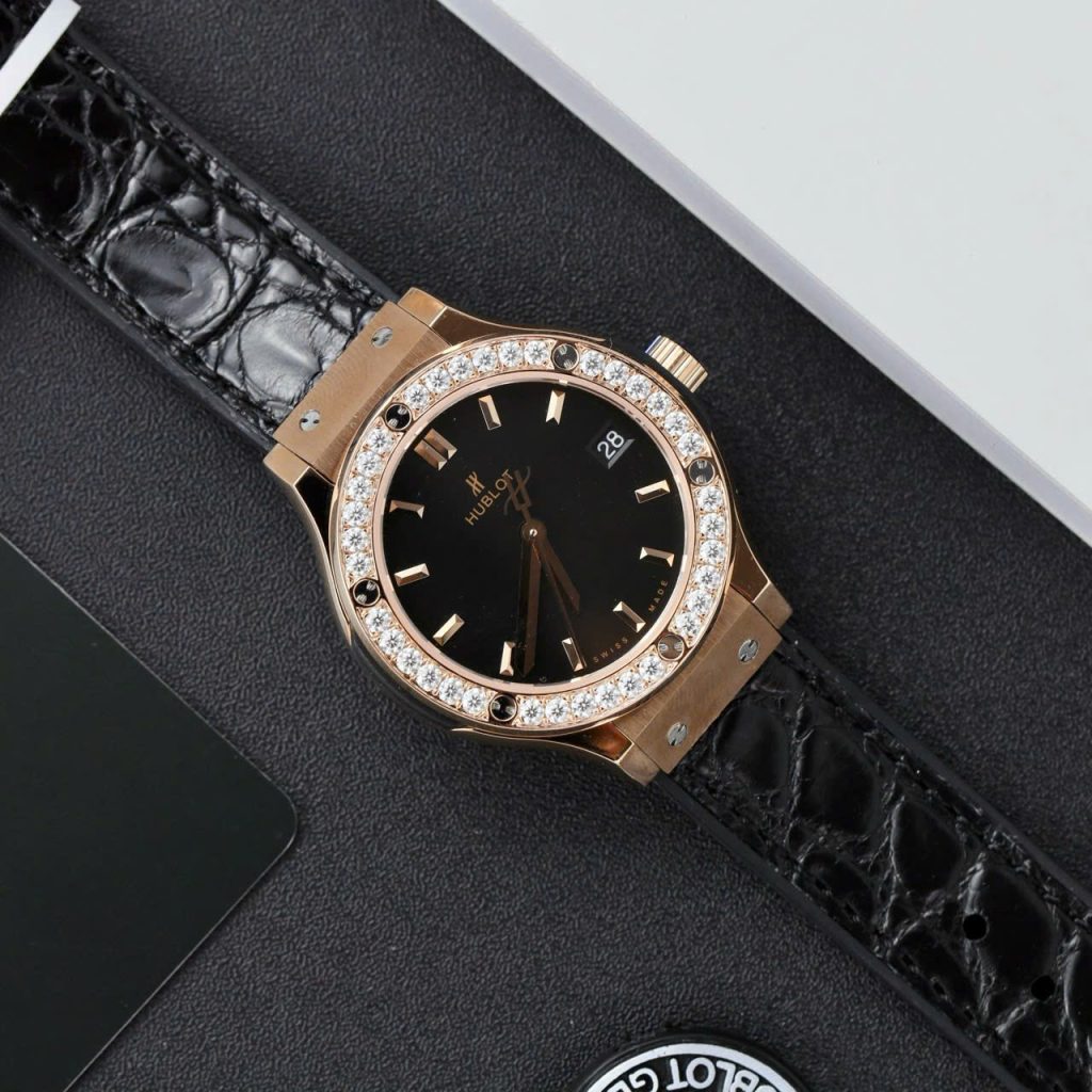 Đồng Hồ Hublot Classic Fusion King Gold Chế Tác Viền Đính Kim Cương Moissanite 33mm (2)