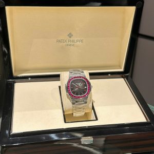 Đồng Hồ Patek Philippe Nautilus 5711 Replica 11 Viền Đính Ruby Đỏ 40mm (2)