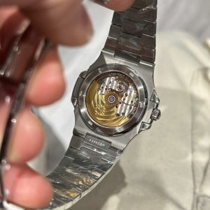 Đồng Hồ Patek Philippe Nautilus 5711 Replica 11 Viền Đính Ruby Đỏ 40mm (2)