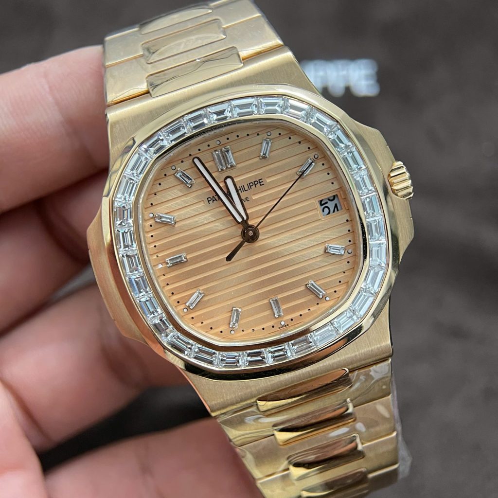 Đồng Hồ Patek Philippe Nautilus 5723 Chế Tác Vàng Hồng 18K Nguyên Khối + Kim Cương Tự Nhiên 40mm (2)