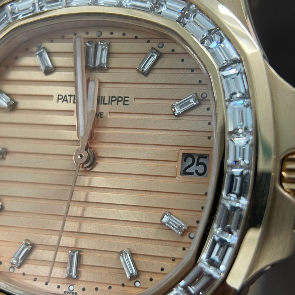 Đồng Hồ Patek Philippe Nautilus 5723 Chế Tác Vàng Hồng 18K Nguyên Khối + Kim Cương Tự Nhiên 40mm (2)