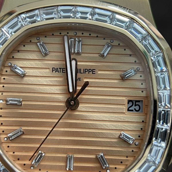 Đồng Hồ Patek Philippe Nautilus 5723 Chế Tác Vàng Hồng 18K Nguyên Khối + Kim Cương Tự Nhiên 40mm (2)