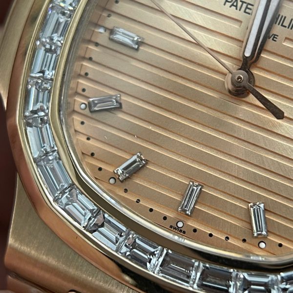 Đồng Hồ Patek Philippe Nautilus 5723 Chế Tác Vàng Hồng 18K Nguyên Khối + Kim Cương Tự Nhiên 40mm (2)