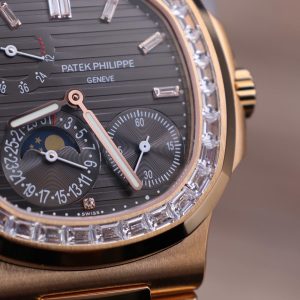 Đồng Hồ Patek Philippe Nautilus 5724R Chế Tác Bọc Vàng Thật Đính Đá Swarovski GRF 40mm (2)