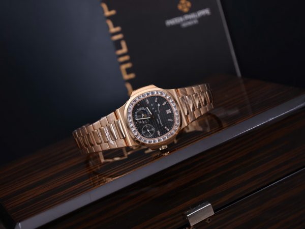 Đồng Hồ Patek Philippe Nautilus 5724R Chế Tác Bọc Vàng Thật Đính Đá Swarovski GRF 40mm (2)