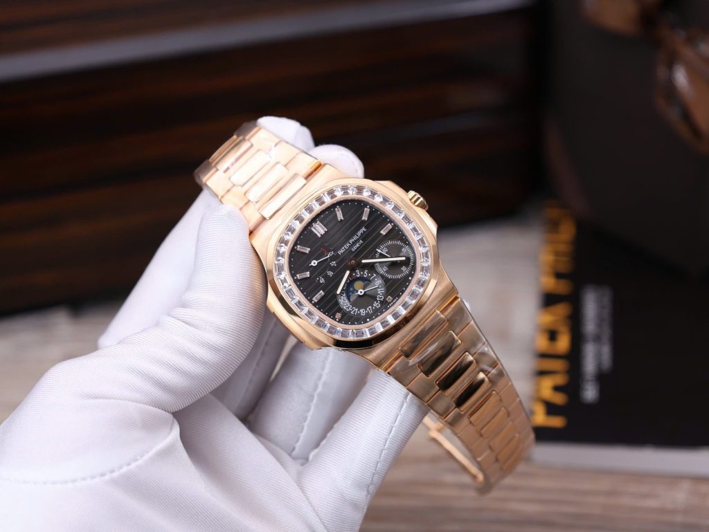 Đồng Hồ Patek Philippe Nautilus 5724R Chế Tác Bọc Vàng Thật Đính Đá Swarovski GRF 40mm (2)