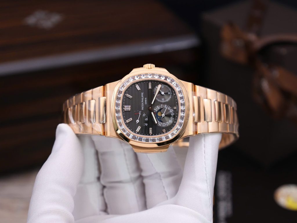 Đồng Hồ Patek Philippe Nautilus 5724R Chế Tác Bọc Vàng Thật Đính Đá Swarovski GRF 40mm (2)