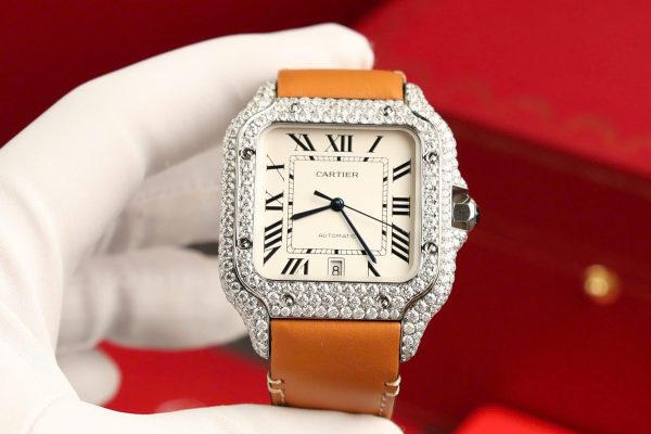 Đồng Hồ Cartier Santos Mặt Trắng Chế Tác Đính Full Kim Cương Moissanite Nhà Máy BV 39 (2)