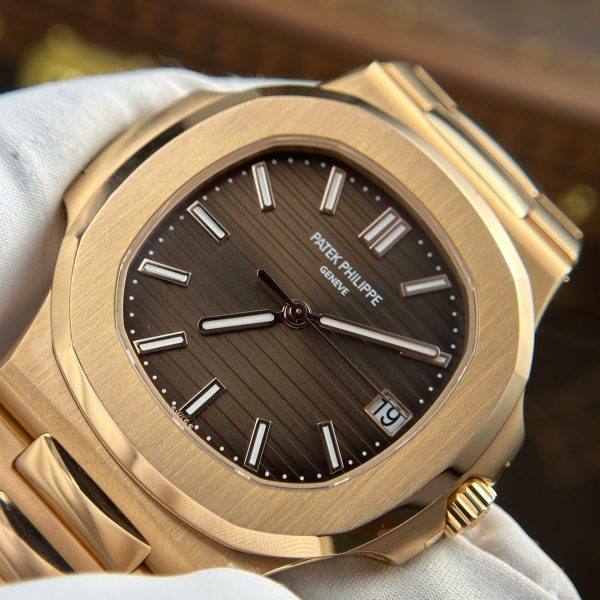 Đồng Hồ Patek Philippe Nautilus 5711 Bọc Vàng 18K Tinh Chỉnh Full Options 40mm (4)