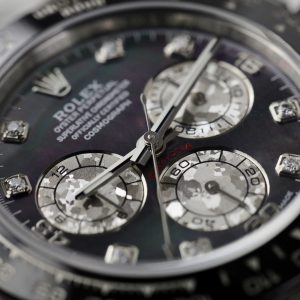 Đồng Hồ Rolex Daytona Chế Tác Mặt Khảm Xà Cừ Tím Cọc Số Kim Cương Moissanite 40mm (2)